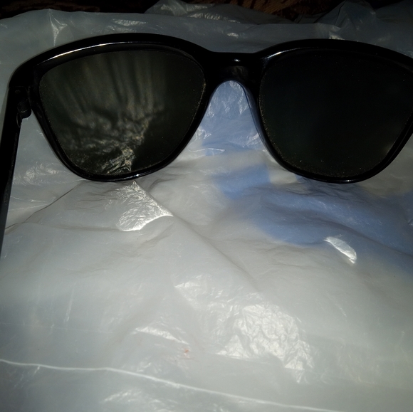 Ray-Ban Sunglasses - Picture 5 of 8